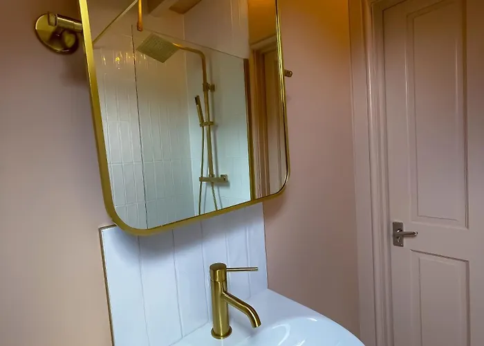 別荘 Spacious In Ideal For Gatherings With Free Parking リーズ