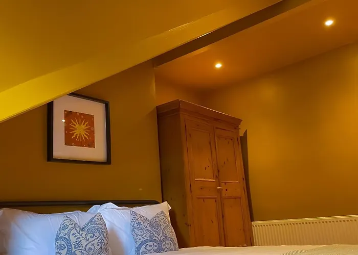 Spacious In Ideal For Gatherings With Free Parking *