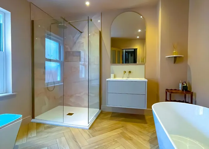 別荘 Spacious In Ideal For Gatherings With Free Parking