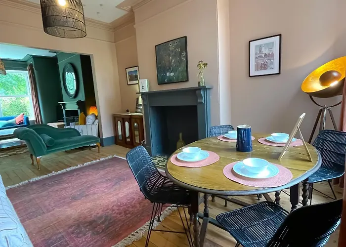 別荘 Spacious In Ideal For Gatherings With Free Parking