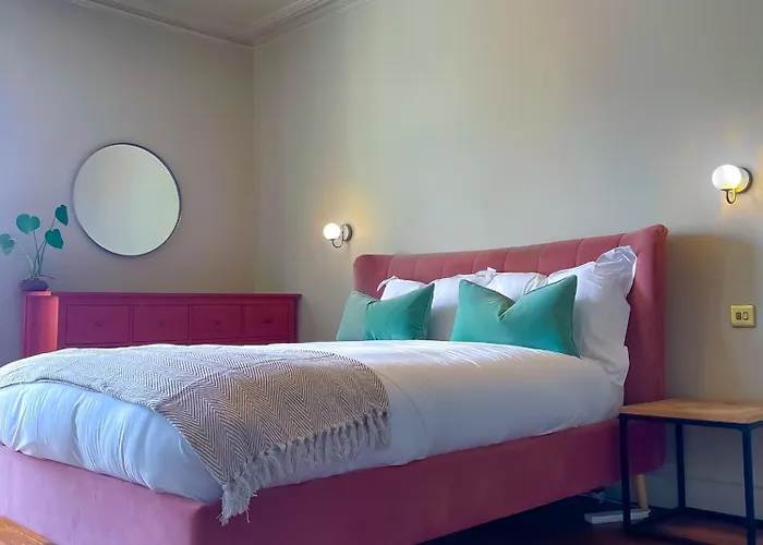 Spacious In Ideal For Gatherings With Free Parking 別荘