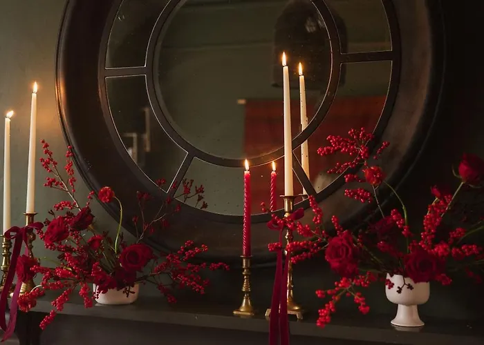 Spacious In Ideal For Gatherings With Free Parking 別荘 リーズ