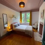Spacious In Ideal For Gatherings With Free Parking