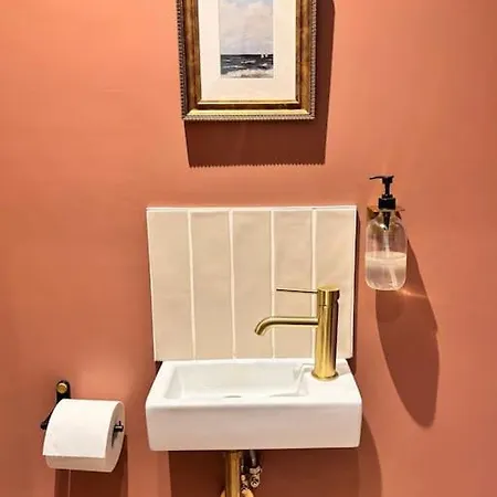 Holiday home Spacious In Ideal For Gatherings With Free Parking Leeds (West Yorkshire)