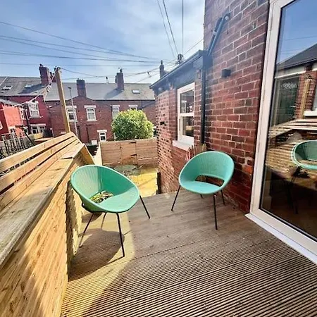 Spacious Rustic Chic 5 Bedroom With Private Patio In Leeds Holiday home Leeds (West Yorkshire)