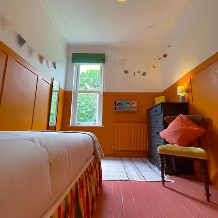 Spacious Rustic Chic 5 Bedroom With Private Patio In Leeds Holiday home Leeds (West Yorkshire)