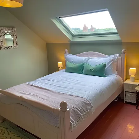 Spacious Rustic Chic 5 Bedroom With Private Patio In Leeds Leeds (West Yorkshire)