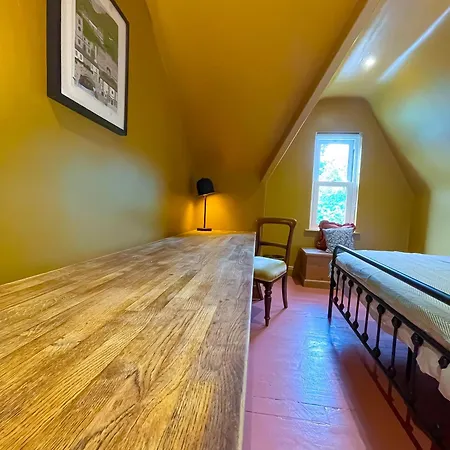 Spacious Rustic Chic 5 Bedroom With Private Patio In Leeds *