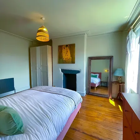Spacious Rustic Chic 5 Bedroom With Private Patio In Leeds Leeds (West Yorkshire)