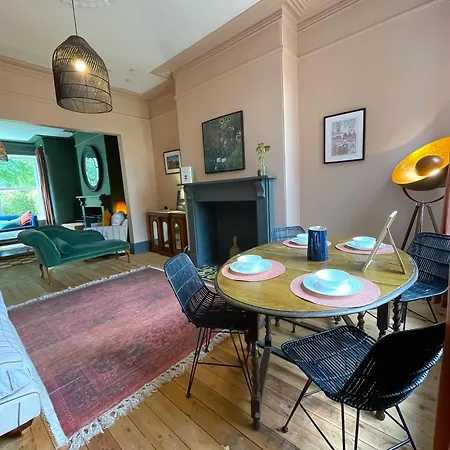 Holiday home Spacious Rustic Chic 5 Bedroom With Private Patio In Leeds