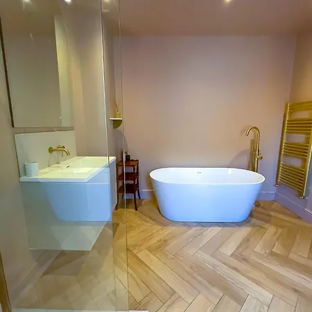 Spacious In Ideal For Gatherings With Free Parking Holiday home Leeds (West Yorkshire)