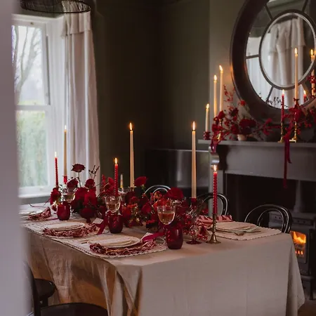 Spacious In Ideal For Gatherings With Free Parking * Leeds (West Yorkshire)