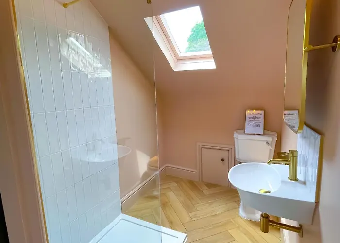 Spacious In Ideal For Gatherings With Free Parking Leeds (West Yorkshire)