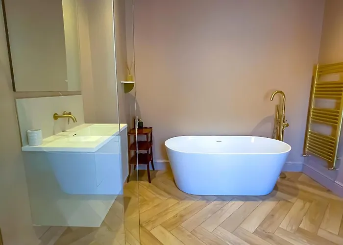 Spacious In Ideal For Gatherings With Free Parking Holiday home Leeds (West Yorkshire)