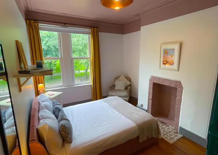 Holiday home Spacious In Ideal For Gatherings With Free Parking Leeds (West Yorkshire)