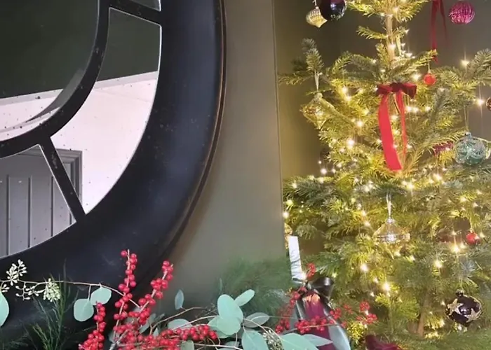 Holiday home Spacious In Ideal For Gatherings With Free Parking