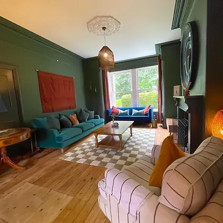 Spacious In Ideal For Gatherings With Free Parking 度假居 利兹