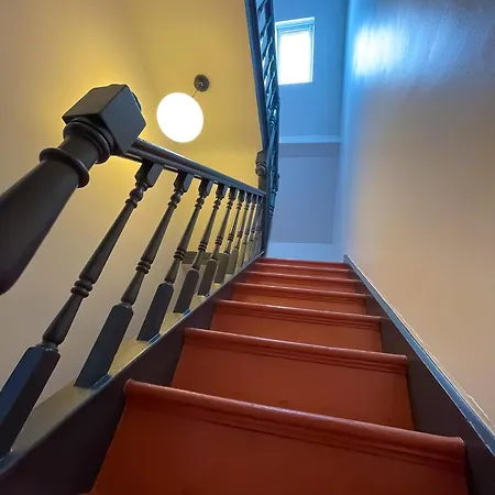 Spacious In Ideal For Gatherings With Free Parking 度假居