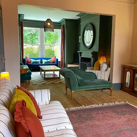 度假居 Spacious In Ideal For Gatherings With Free Parking *