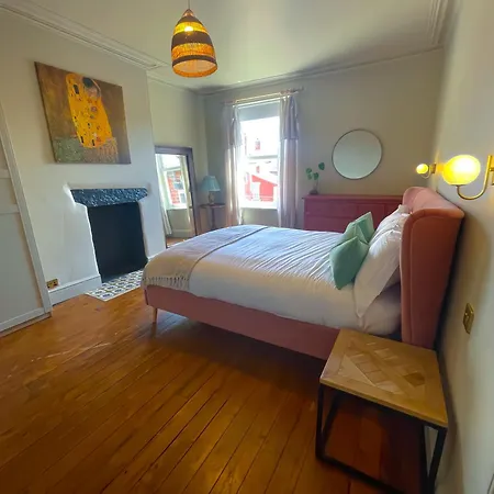 度假居 Spacious In Ideal For Gatherings With Free Parking