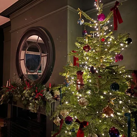 Spacious In Ideal For Gatherings With Free Parking 利兹