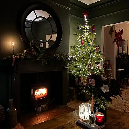 度假居 Spacious In Ideal For Gatherings With Free Parking *