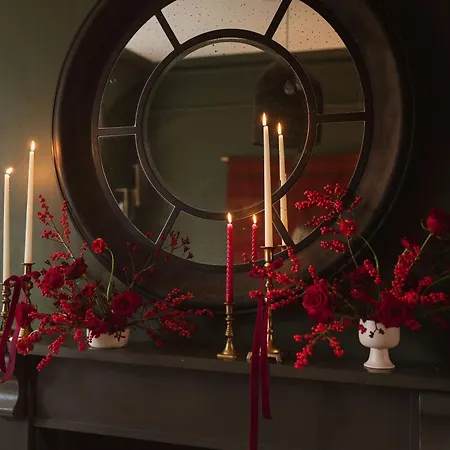 Spacious In Ideal For Gatherings With Free Parking 度假居 利兹