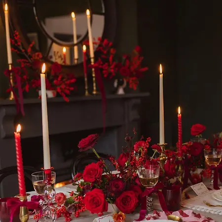 Spacious In Ideal For Gatherings With Free Parking *