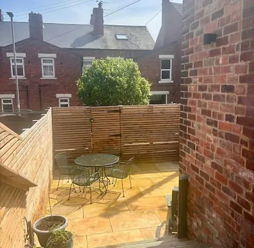 Spacious In Ideal For Gatherings With Free Parking Leeds (West Yorkshire)