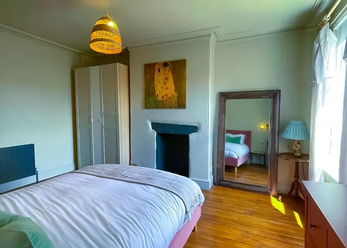 Spacious In Ideal For Gatherings With Free Parking Leeds (West Yorkshire)