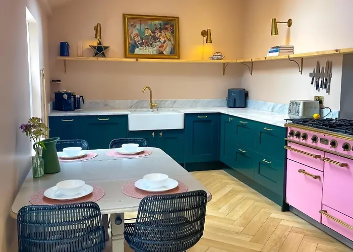 Spacious In Ideal For Gatherings With Free Parking Сasa de vacaciones Leeds (West Yorkshire)